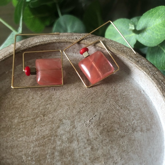 ♦️Geometric Pink Stone Earrings ♦️ - Picture 2 of 2